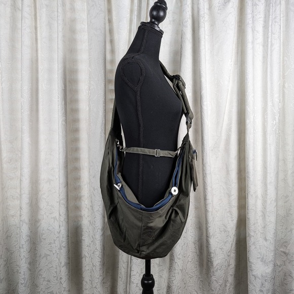 Reversible Slowton Dog Crossbody Sling Carrier - Picture 2 of 3